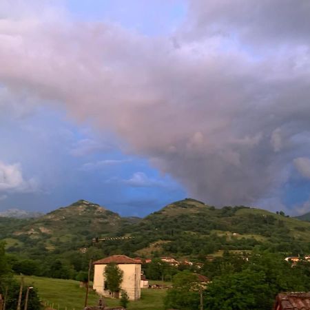Posada El Pareon Sirviella 外观 照片